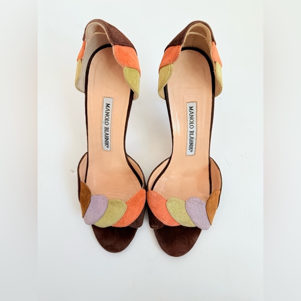 Manolo Blahnik Brown Suede Scalloped Multicolor Appliqué peep Toe heels EU 36.5 - Picture 2 of 7